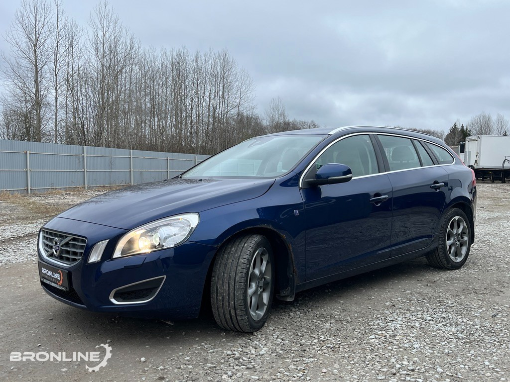 2011 Volvo V60 1.6 84kW Low mileage - Voiture: photos 2 2011 Volvo V60 1.6 84kW Low mileage - Voiture: photos 2