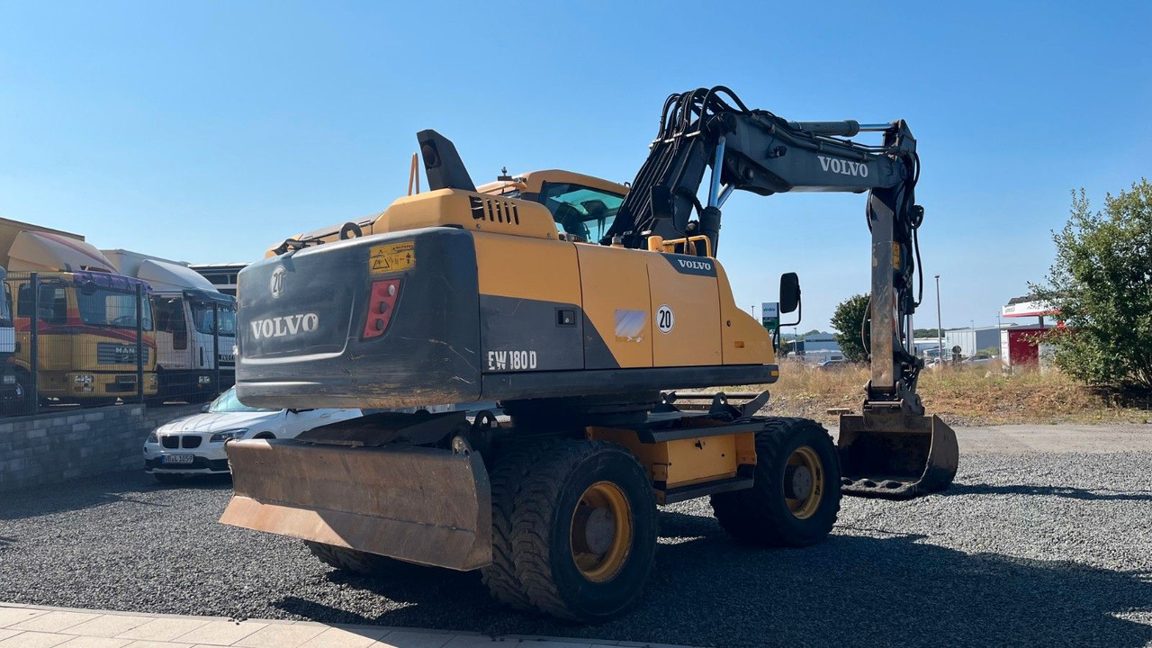 Volvo EW180D 20500 Kg Verstellausleger OilQuick - Pelle sur pneus: photos 3 Volvo EW180D 20500 Kg Verstellausleger OilQuick - Pelle sur pneus: photos 3