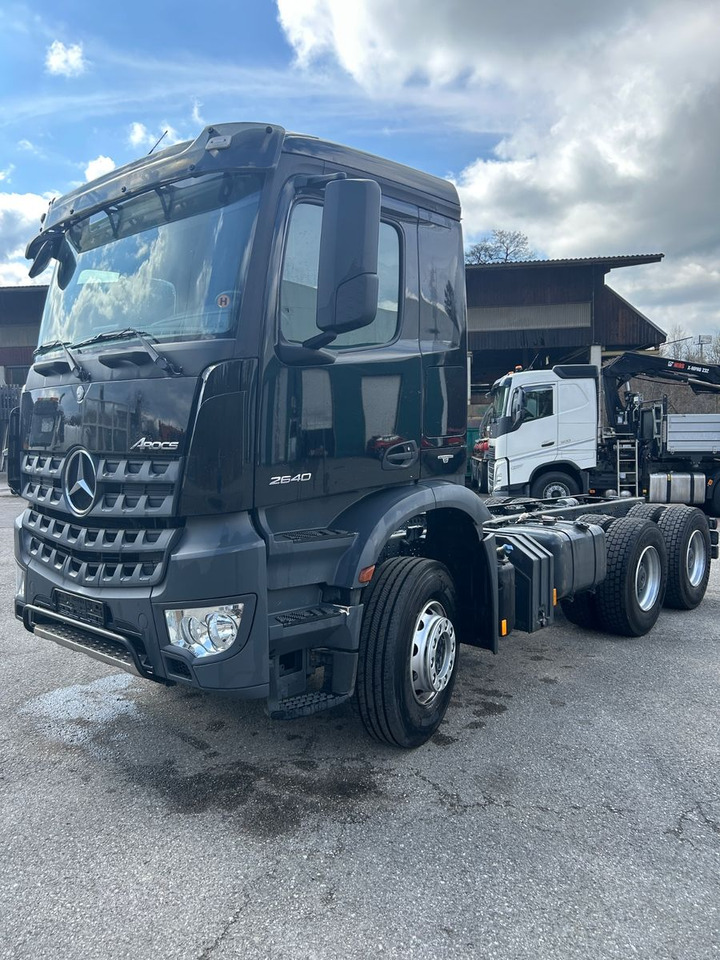 Mercedes-Benz Arocs 26.40 6x4 Kipperfahrgestell BB - Châssis cabine: photos 1 Mercedes-Benz Arocs 26.40 6x4 Kipperfahrgestell BB - Châssis cabine: photos 1