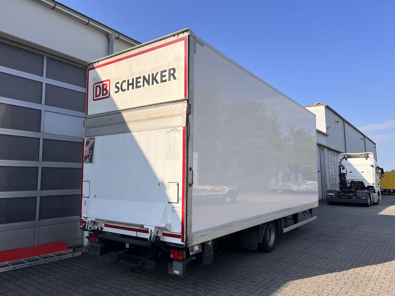 Ackermann Z-KA-F10.5/7,6 1 Achs Kofferanhänger, Ladebordwand - Remorque fourgon: photos 4 Ackermann Z-KA-F10.5/7,6 1 Achs Kofferanhänger, Ladebordwand - Remorque fourgon: photos 4