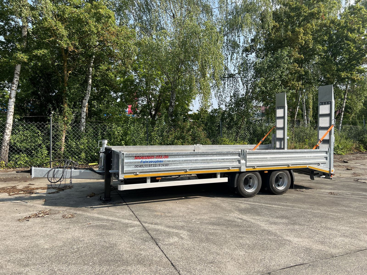 Möslein 14,4 t TandemtiefladerNeufahrzeug - Remorque porte-engin surbaissée: photos 1 Möslein 14,4 t TandemtiefladerNeufahrzeug - Remorque porte-engin surbaissée: photos 1