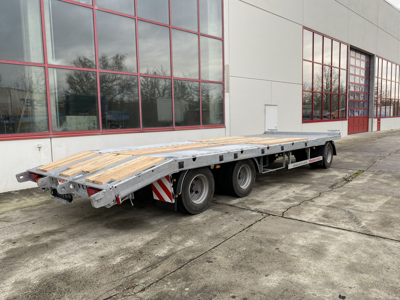 Möslein T 3-8,20 P OR 3 Achs Tieflader gerader Ladefläche 8,10 m,Neufahrzeug - Remorque porte-engin surbaissée: photos 2 Möslein T 3-8,20 P OR 3 Achs Tieflader gerader Ladefläche 8,10 m,Neufahrzeug - Remorque porte-engin surbaissée: photos 2