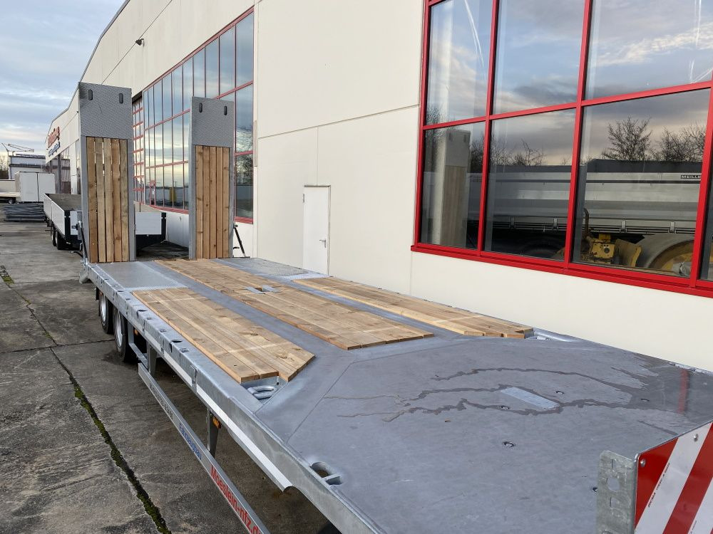 Möslein T 3-9,20 F Blatt 3 Achs Tieflader mit gerader Ladefläche 9 m, Neufahrzeug - Remorque porte-engin surbaissée: photos 2 Möslein T 3-9,20 F Blatt 3 Achs Tieflader mit gerader Ladefläche 9 m, Neufahrzeug - Remorque porte-engin surbaissée: photos 2