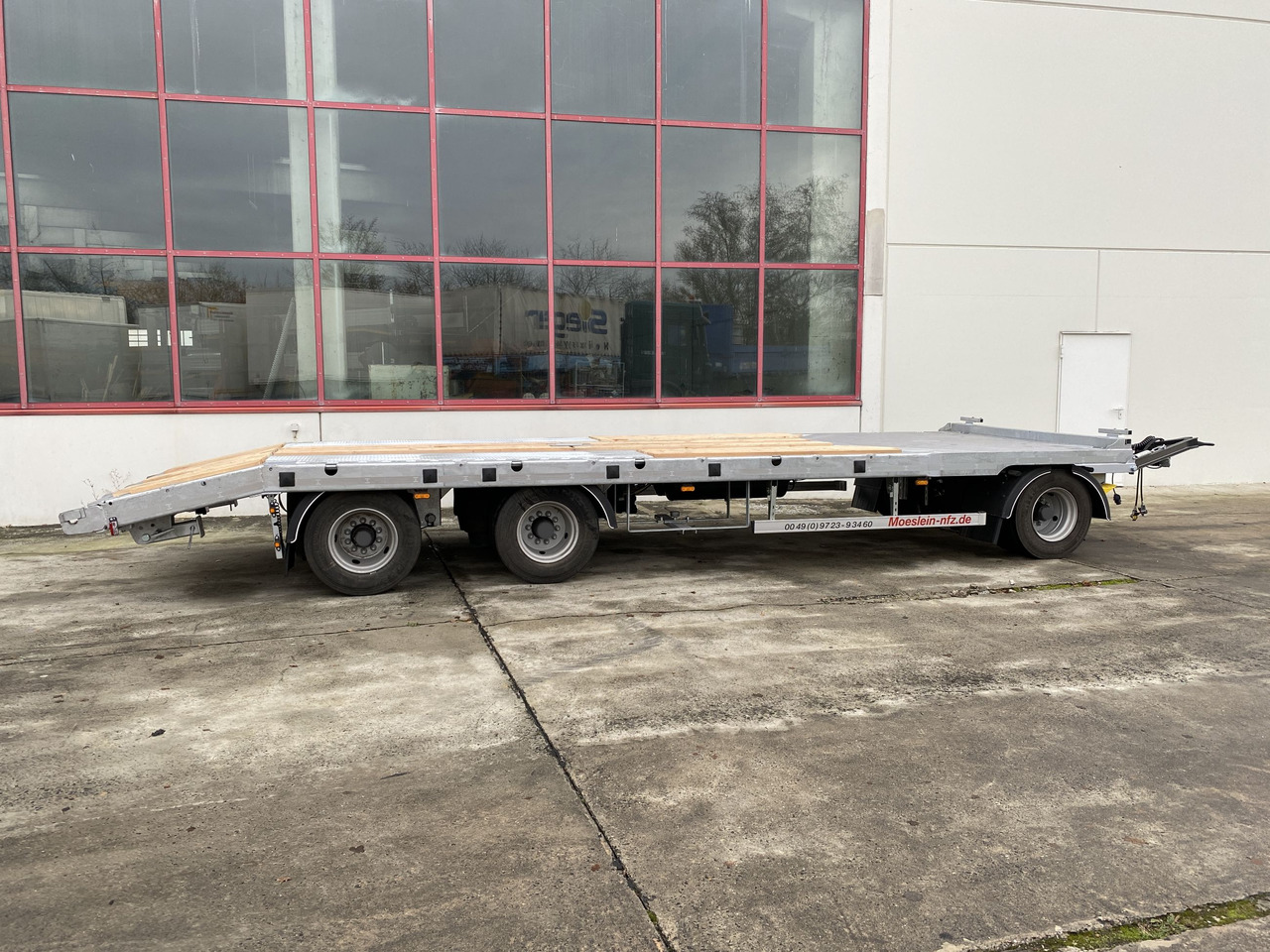 Möslein T 3-P9,2 OR 3 Achs Tieflader gerader Ladefläche 9 m, Neufahrzeug - Remorque porte-engin surbaissée: photos 3 Möslein T 3-P9,2 OR 3 Achs Tieflader gerader Ladefläche 9 m, Neufahrzeug - Remorque porte-engin surbaissée: photos 3
