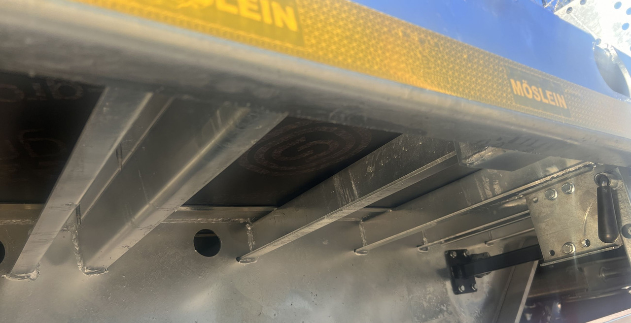 Möslein T 3 Plato 9 m 3 Achs Jumbo- Plato- Anhänger 9 m, Mega - Remorque plateau: photos 4 Möslein T 3 Plato 9 m 3 Achs Jumbo- Plato- Anhänger 9 m, Mega - Remorque plateau: photos 4