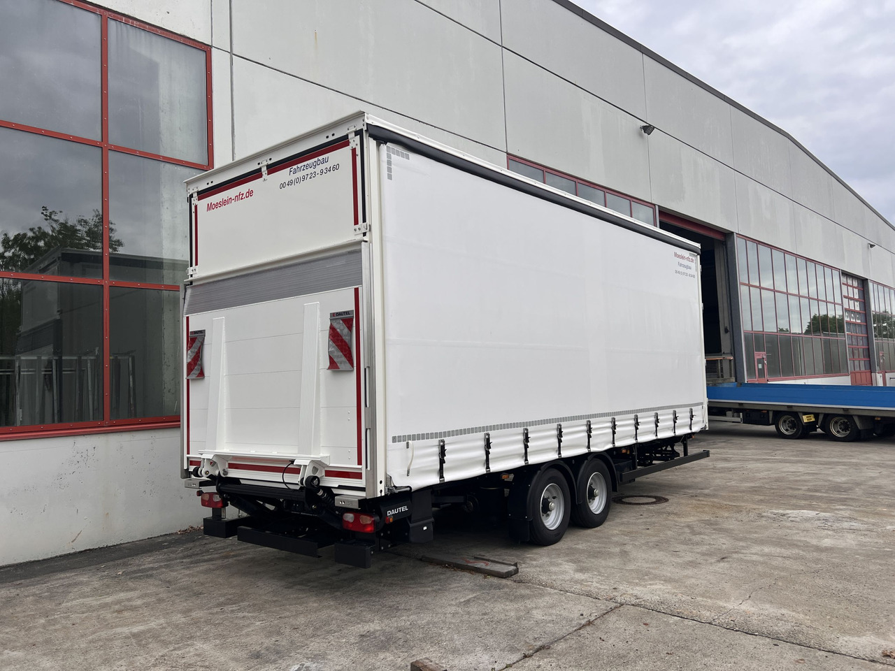 Möslein TPS 105 D-L Planenanhänger, Ladebordwand + Durchladbar neuwertig - Remorque rideaux coulissants: photos 2 Möslein TPS 105 D-L Planenanhänger, Ladebordwand + Durchladbar neuwertig - Remorque rideaux coulissants: photos 2