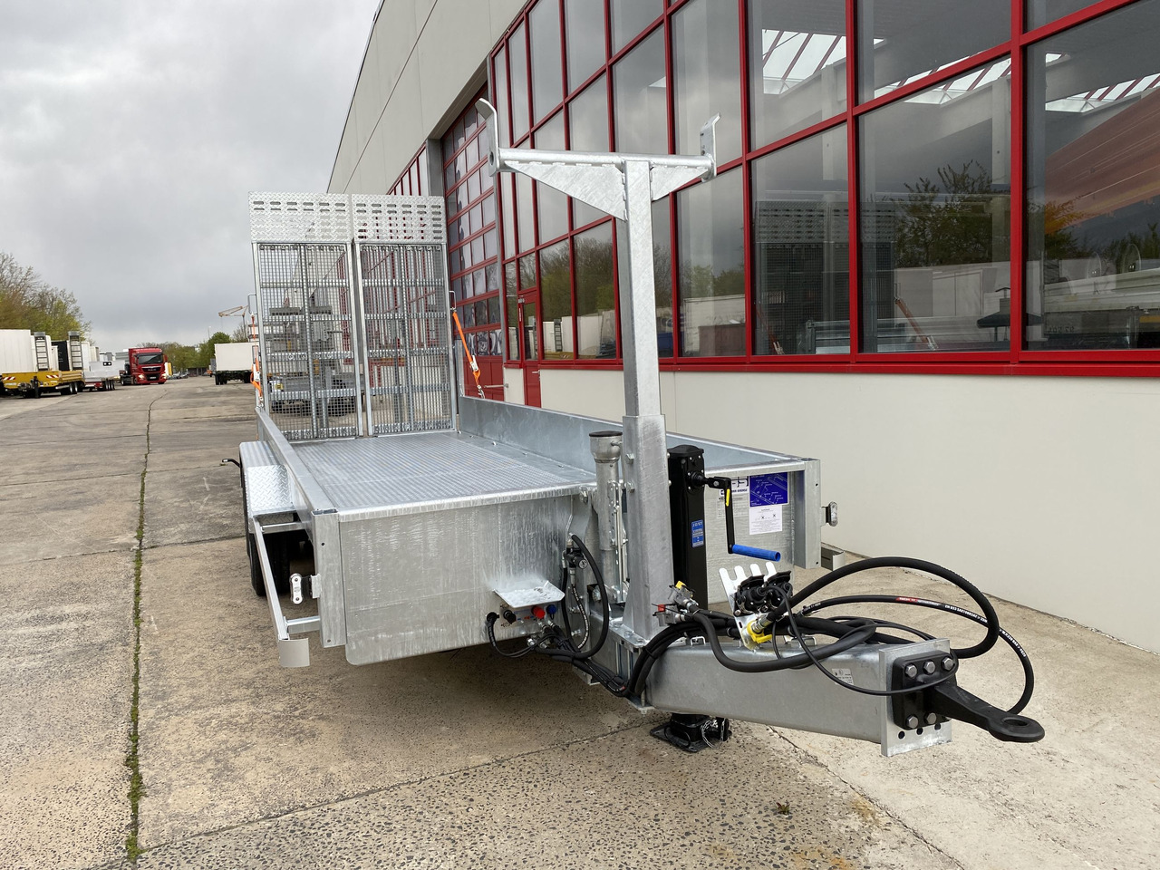 Remorque porte-engin surbaissée pour transport de équipements lourds neuf Möslein TT 11-E6x2 hydr. Rampen Tieflader für Fräsen breiten hydraulischen Rampen, Neu: photos 11 Remorque porte-engin surbaissée pour transport de équipements lourds neuf Möslein TT 11-E6x2 hydr. Rampen Tieflader für Fräsen breiten hydraulischen Rampen, Neu: photos 11