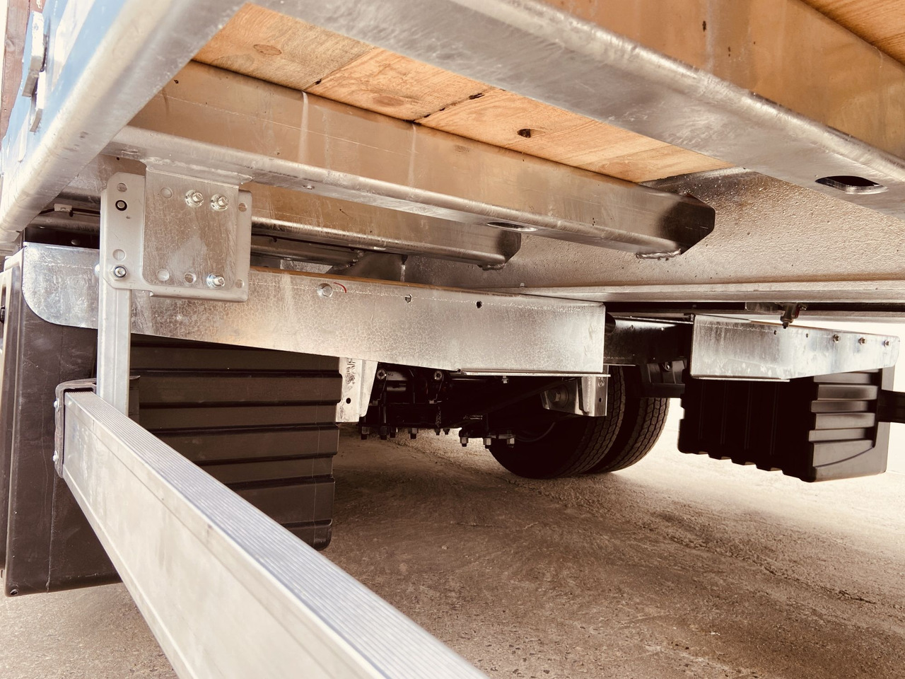 Remorque porte-engin surbaissée pour transport de équipements lourds neuf Möslein TT 31 31 t GG Tridem- Tieflader 3 Achs, gelenktNeufahrzeug: photos 11 Remorque porte-engin surbaissée pour transport de équipements lourds neuf Möslein TT 31 31 t GG Tridem- Tieflader 3 Achs, gelenktNeufahrzeug: photos 11