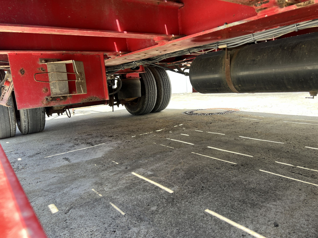 T3 3 Achs Tiefladeranhänger mit gerader Ladefläche - Remorque porte-engin surbaissée: photos 5 T3 3 Achs Tiefladeranhänger mit gerader Ladefläche - Remorque porte-engin surbaissée: photos 5