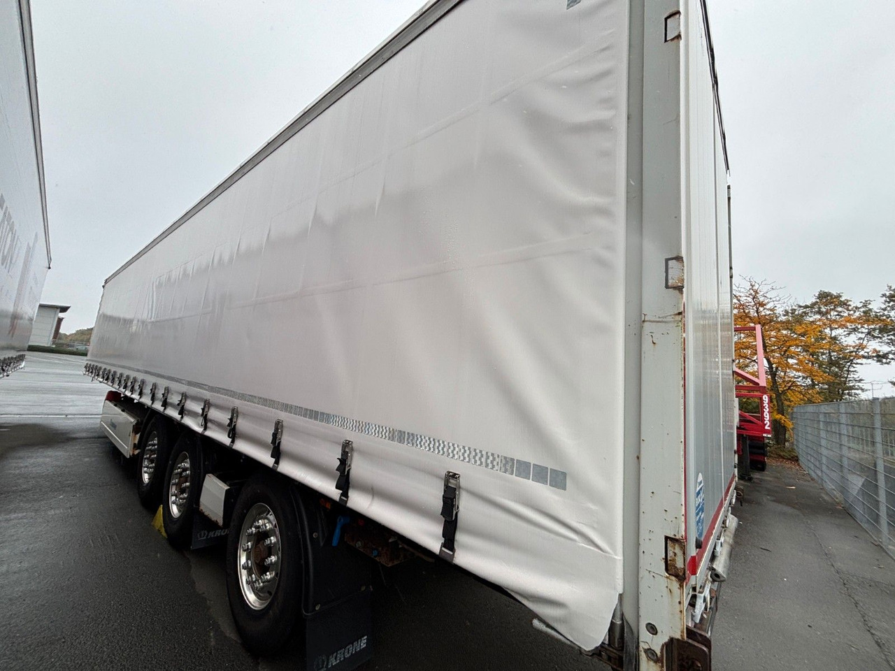 Krone SD Plane Mitnahmestapler Nachlaufachse - Semi-remorque rideaux coulissants: photos 2 Krone SD Plane Mitnahmestapler Nachlaufachse - Semi-remorque rideaux coulissants: photos 2