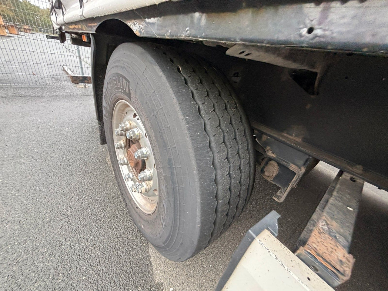 Krone SD Plane Mitnahmestapler Nachlaufachse - Semi-remorque rideaux coulissants: photos 5 Krone SD Plane Mitnahmestapler Nachlaufachse - Semi-remorque rideaux coulissants: photos 5