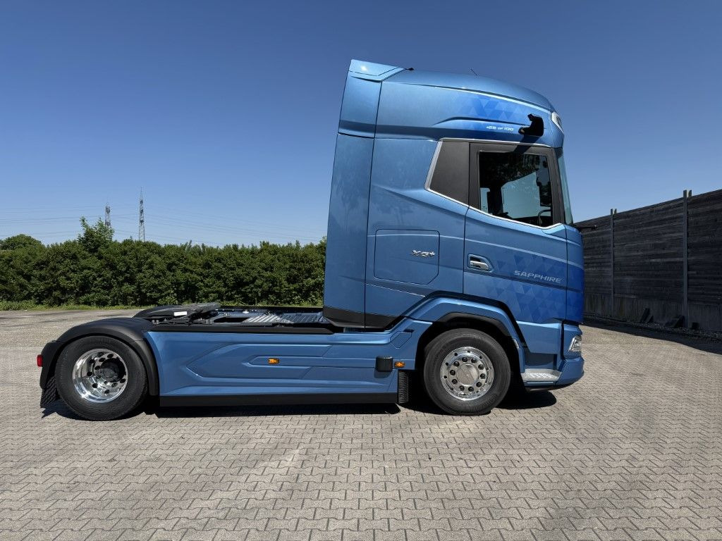 DAF FT XG 530 BLAU METALLIC Limited Edition - Tracteur routier: photos 4 DAF FT XG 530 BLAU METALLIC Limited Edition - Tracteur routier: photos 4
