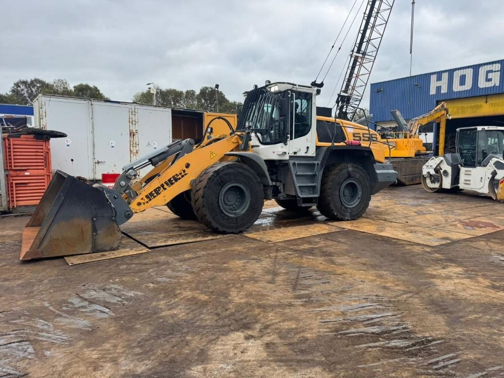 Liebherr L556 - Chargeuse sur pneus: photos 2 Liebherr L556 - Chargeuse sur pneus: photos 2