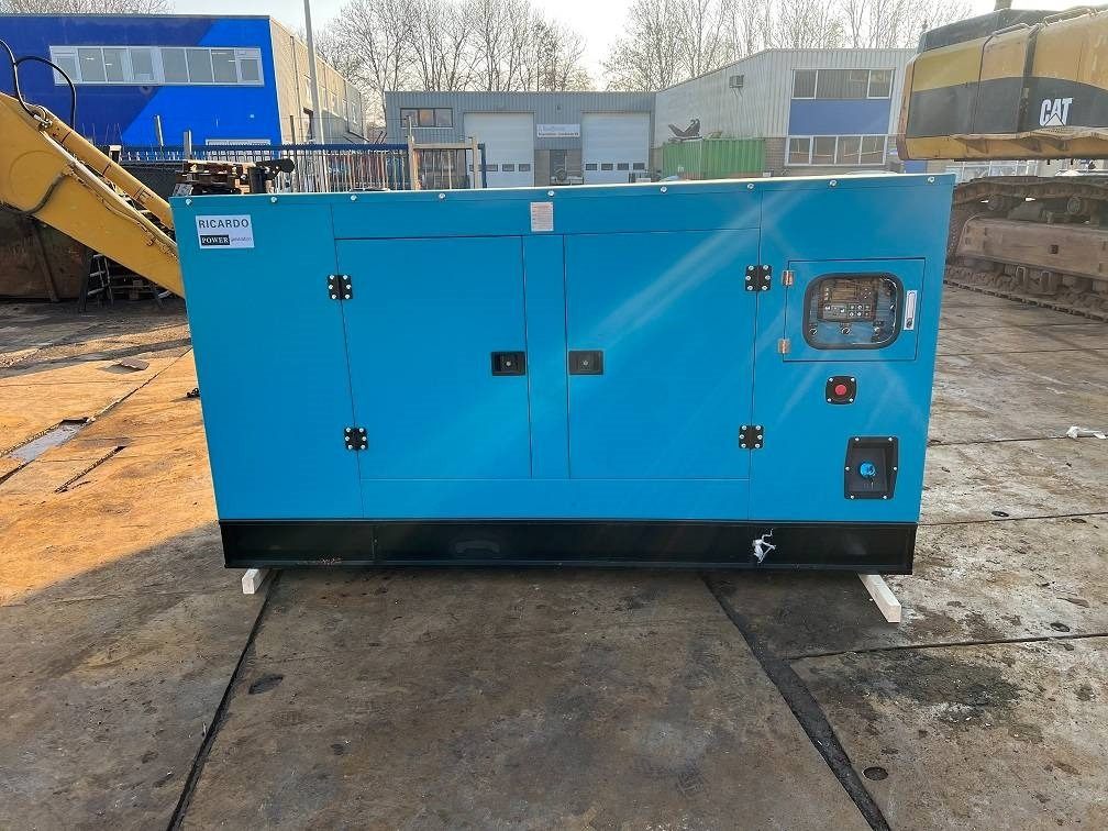 Ricardo 200KVA (160KW) SILENT GENERATOR 3 PHASE 50HZ 400V - Groupe électrogène: photos 1 Ricardo 200KVA (160KW) SILENT GENERATOR 3 PHASE 50HZ 400V - Groupe électrogène: photos 1