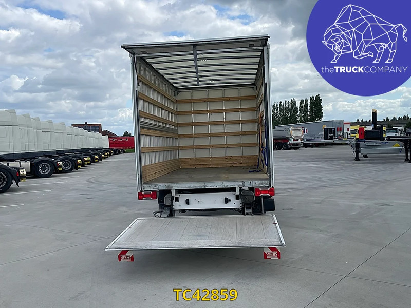 Volkswagen Crafter 2.0 TDI BOX + LIFT - Fourgon grand volume: photos 1 Volkswagen Crafter 2.0 TDI BOX + LIFT - Fourgon grand volume: photos 1