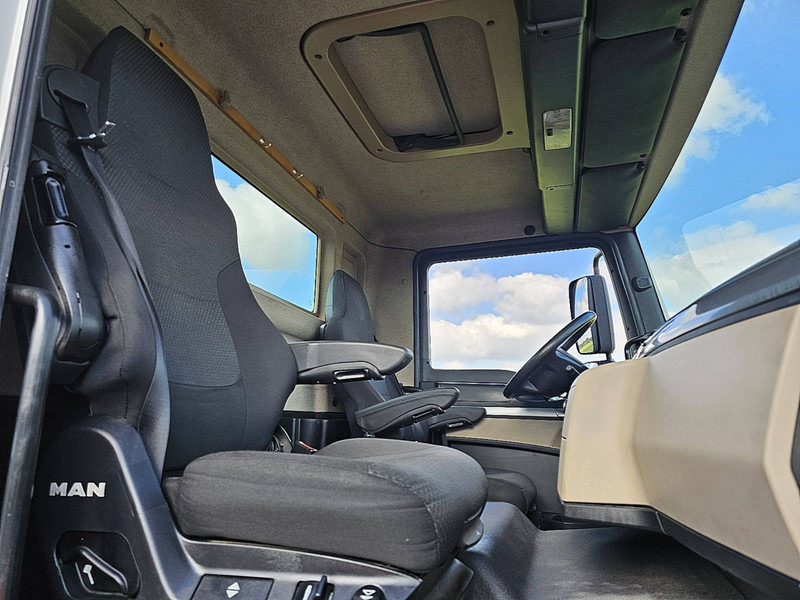 Camion porte-conteneur/ Caisse mobile MAN 12.250 TGM LL AIRCO TAILLIFT: photos 7