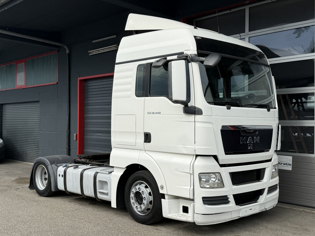MAN TGX 18.440 EEV Klima 3-fach Motorbremse 2xTank - Tracteur routier: photos 1 MAN TGX 18.440 EEV Klima 3-fach Motorbremse 2xTank - Tracteur routier: photos 1