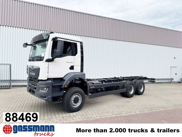 MAN TGS 33.480 6x6 BB CH, Hohe Bauart, Nebenantrieb - Châssis cabine: photos 1 MAN TGS 33.480 6x6 BB CH, Hohe Bauart, Nebenantrieb - Châssis cabine: photos 1