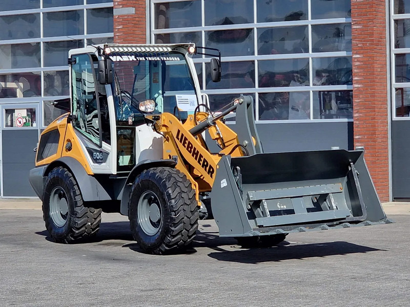 Liebherr L506 compact - New - Bucket + pallet forks - 46 KW - Chargeuse sur pneus: photos 1 Liebherr L506 compact - New - Bucket + pallet forks - 46 KW - Chargeuse sur pneus: photos 1