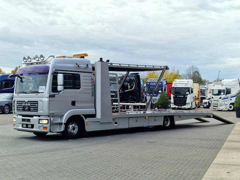 Camion porte-voitures MAN TGL 12.240 4x2 Cartransporter - 12T - AS Tronic - Hydraulic deck - Sleeper cab: photos 11 Camion porte-voitures MAN TGL 12.240 4x2 Cartransporter - 12T - AS Tronic - Hydraulic deck - Sleeper cab: photos 11