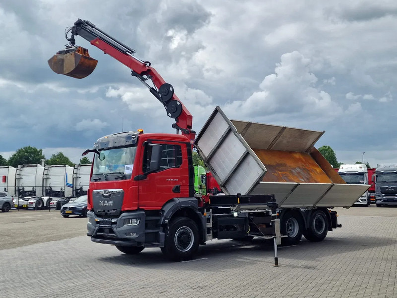 MAN TGS 26.360 6x4 Hydrodrive / Crane HMF1920K-RCS / 3 way tipper HMF / Low KM 110.700! - Camion grue: photos 3 MAN TGS 26.360 6x4 Hydrodrive / Crane HMF1920K-RCS / 3 way tipper HMF / Low KM 110.700! - Camion grue: photos 3