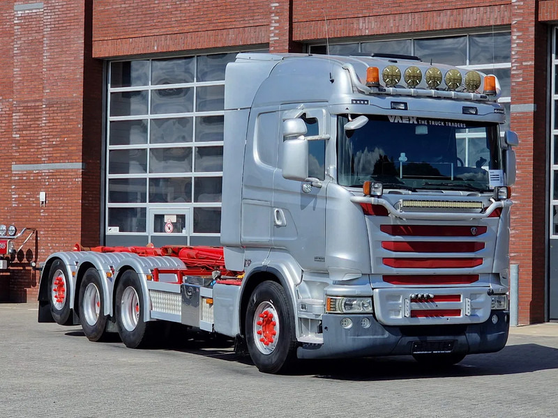 Scania R490 8x4*4 - HIAB XR24SL58 24T hooklift - Euro 6 - Full air - Steering axle - Camion ampliroll: photos 3 Scania R490 8x4*4 - HIAB XR24SL58 24T hooklift - Euro 6 - Full air - Steering axle - Camion ampliroll: photos 3