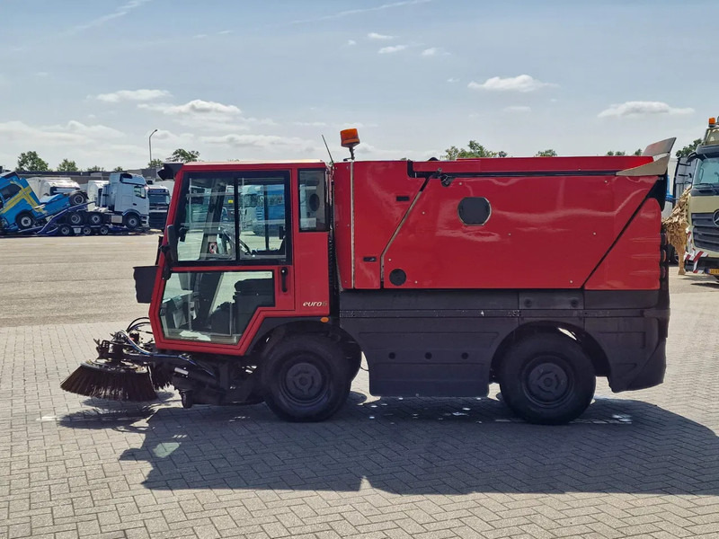 Schmidt Swingo 200 + - 4 wheel steering - Dutch Registration - Balayeuse industrielle: photos 4 Schmidt Swingo 200 + - 4 wheel steering - Dutch Registration - Balayeuse industrielle: photos 4