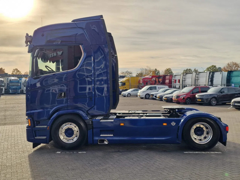 Scania 660S V8 NGS Highline 4x2 - Full spec - Retarder - Night Clima - Leather - Led - Full air - New Dashboard - Tracteur routier: photos 4 Scania 660S V8 NGS Highline 4x2 - Full spec - Retarder - Night Clima - Leather - Led - Full air - New Dashboard - Tracteur routier: photos 4