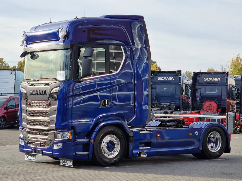 Scania 660S V8 NGS Highline 4x2 - Full spec - Retarder - Night Clima - Leather - Led - Full air - New Dashboard - Tracteur routier: photos 3 Scania 660S V8 NGS Highline 4x2 - Full spec - Retarder - Night Clima - Leather - Led - Full air - New Dashboard - Tracteur routier: photos 3