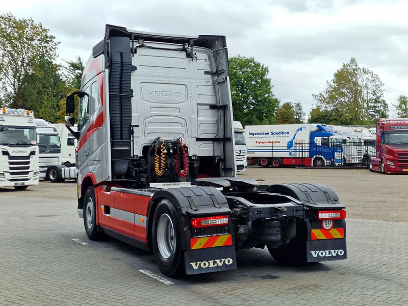 Volvo FH 13.460 Globetrotter 4x2 - PTO/Hydraulic - 2x tank - Fridge - Full spoiler - Tracteur routier: photos 5 Volvo FH 13.460 Globetrotter 4x2 - PTO/Hydraulic - 2x tank - Fridge - Full spoiler - Tracteur routier: photos 5