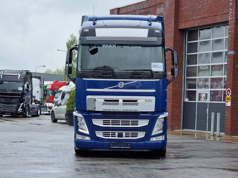 Volvo FH 13.460 Globetrotter 6x2 - I Save - Navi - Fridge - Spoiler - - Tracteur routier: photos 2 Volvo FH 13.460 Globetrotter 6x2 - I Save - Navi - Fridge - Spoiler - - Tracteur routier: photos 2