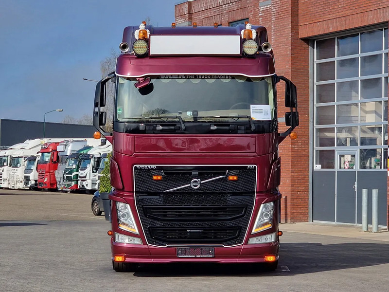 Volvo FH 13.540 Lowroof 6x2 - Show truck - Custom interior - Full air suspension - I parkcool - VEB+ - Tracteur routier: photos 2 Volvo FH 13.540 Lowroof 6x2 - Show truck - Custom interior - Full air suspension - I parkcool - VEB+ - Tracteur routier: photos 2