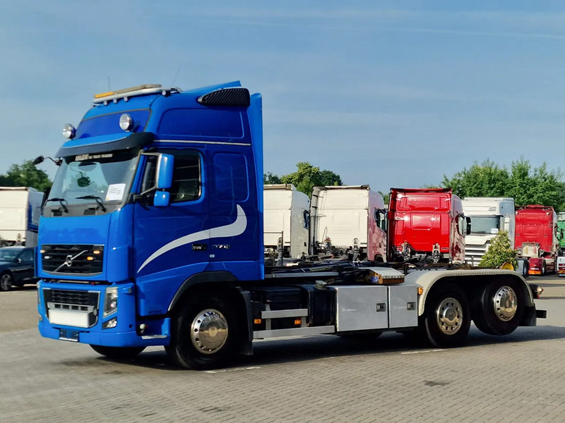 Volvo FH 16.700 Globetrotter 6x2*4 - Palfinger T20 Hook - Retarder - Steering axle - Camion ampliroll: photos 5 Volvo FH 16.700 Globetrotter 6x2*4 - Palfinger T20 Hook - Retarder - Steering axle - Camion ampliroll: photos 5