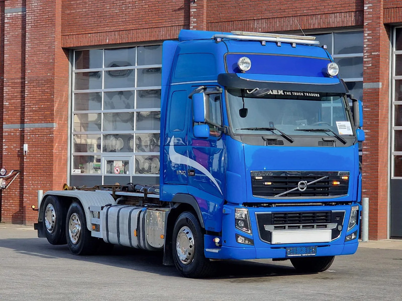 Volvo FH 16.700 Globetrotter 6x2*4 - Palfinger T20 Hook - Retarder - Steering axle - Camion ampliroll: photos 3 Volvo FH 16.700 Globetrotter 6x2*4 - Palfinger T20 Hook - Retarder - Steering axle - Camion ampliroll: photos 3