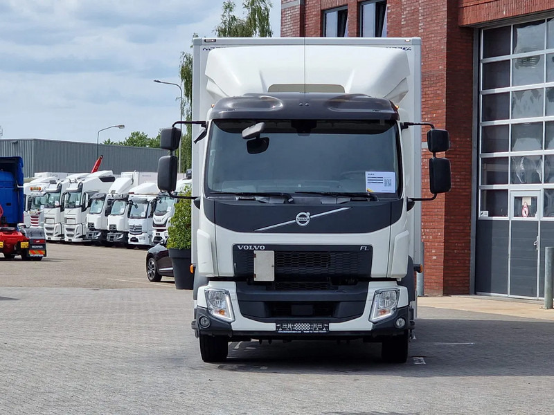 Volvo FL 250 Closed box - Loadlift - Automatic gearbox - Camera - Camion fourgon: photos 2 Volvo FL 250 Closed box - Loadlift - Automatic gearbox - Camera - Camion fourgon: photos 2