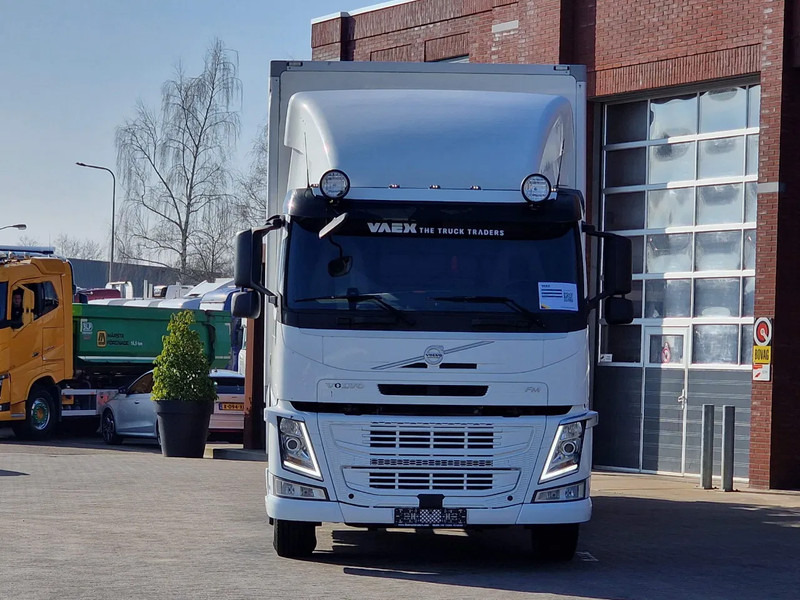 Volvo FM 330 4x2 - Carrier MT 18 Frigo - Loadlift - Full air - Sleepercab - Camion frigorifique: photos 2 Volvo FM 330 4x2 - Carrier MT 18 Frigo - Loadlift - Full air - Sleepercab - Camion frigorifique: photos 2