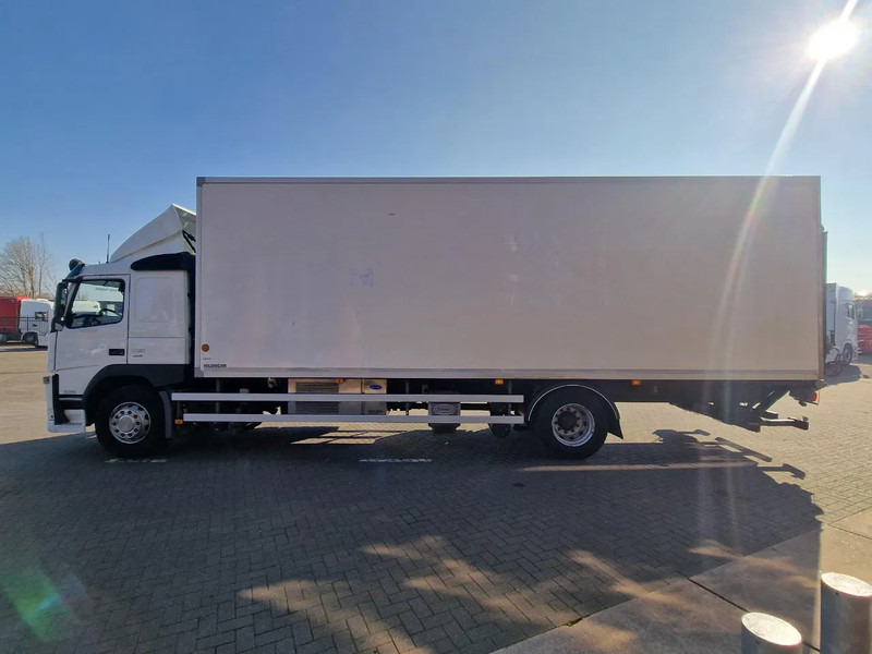 Volvo FM 330 4x2 - Carrier MT 18 Frigo - Loadlift - Full air - Sleepercab - Camion frigorifique: photos 4 Volvo FM 330 4x2 - Carrier MT 18 Frigo - Loadlift - Full air - Sleepercab - Camion frigorifique: photos 4