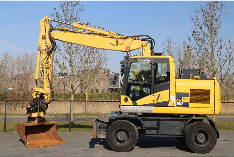 Komatsu PW160-11 | ENGCON TILTROTATOR | BUCKET | TRAILER HYDR. - Pelle sur pneus: photos 1 Komatsu PW160-11 | ENGCON TILTROTATOR | BUCKET | TRAILER HYDR. - Pelle sur pneus: photos 1