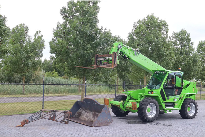 Merlo P40.17 PLUS | FORKS | JIB | BUCKET - Chariot télescopique: photos 2 Merlo P40.17 PLUS | FORKS | JIB | BUCKET - Chariot télescopique: photos 2