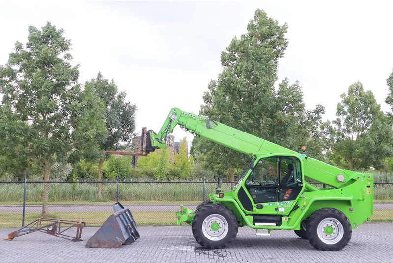 Merlo P40.17 PLUS | FORKS | JIB | BUCKET - Chariot télescopique: photos 1 Merlo P40.17 PLUS | FORKS | JIB | BUCKET - Chariot télescopique: photos 1
