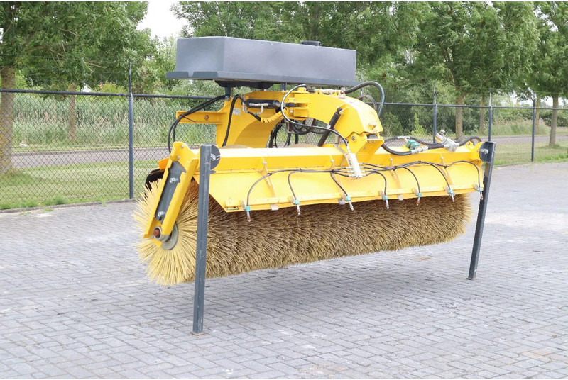 STARK RSW 3000 S | SWEEPER | BRUSH | KEHRMASCHINE | WATER SPRAY - Brosse: photos 3 STARK RSW 3000 S | SWEEPER | BRUSH | KEHRMASCHINE | WATER SPRAY - Brosse: photos 3