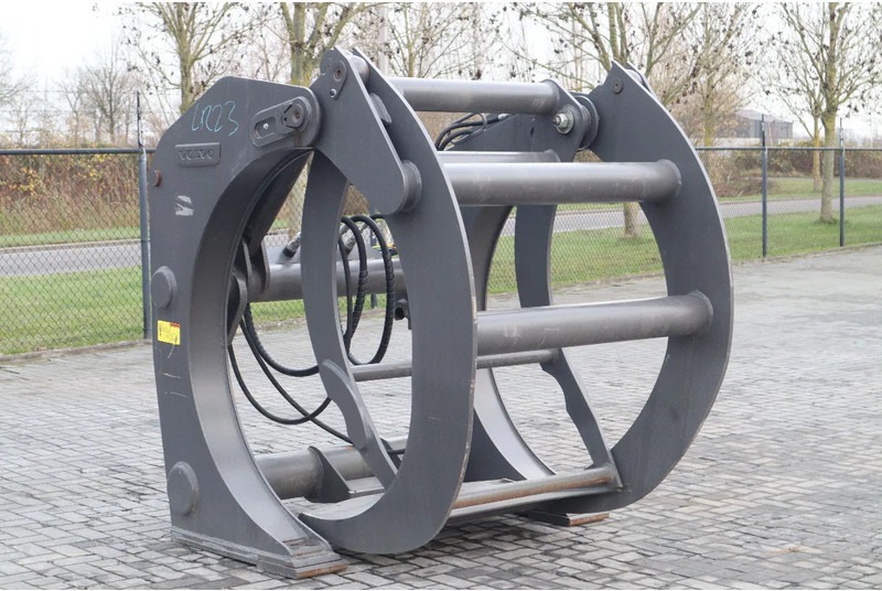 Volvo 80834 | 1.8 M2 | L60/L70/L90 | LOG GRAPPLE | HOLZGREIFER | WOOD CLAMP - Remorque forestière: photos 3 Volvo 80834 | 1.8 M2 | L60/L70/L90 | LOG GRAPPLE | HOLZGREIFER | WOOD CLAMP - Remorque forestière: photos 3