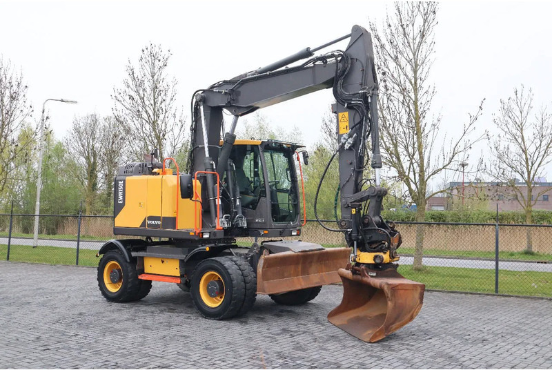 Volvo EWR 150 E | ROTOTILT | BUCKET | TRAILER HYDR - Pelle sur pneus: photos 5 Volvo EWR 150 E | ROTOTILT | BUCKET | TRAILER HYDR - Pelle sur pneus: photos 5