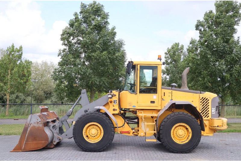 Volvo L70E | BUCKET | QUICK COUPLER | EXTRA FUNCT | AIRCO - Chargeuse sur pneus: photos 1 Volvo L70E | BUCKET | QUICK COUPLER | EXTRA FUNCT | AIRCO - Chargeuse sur pneus: photos 1