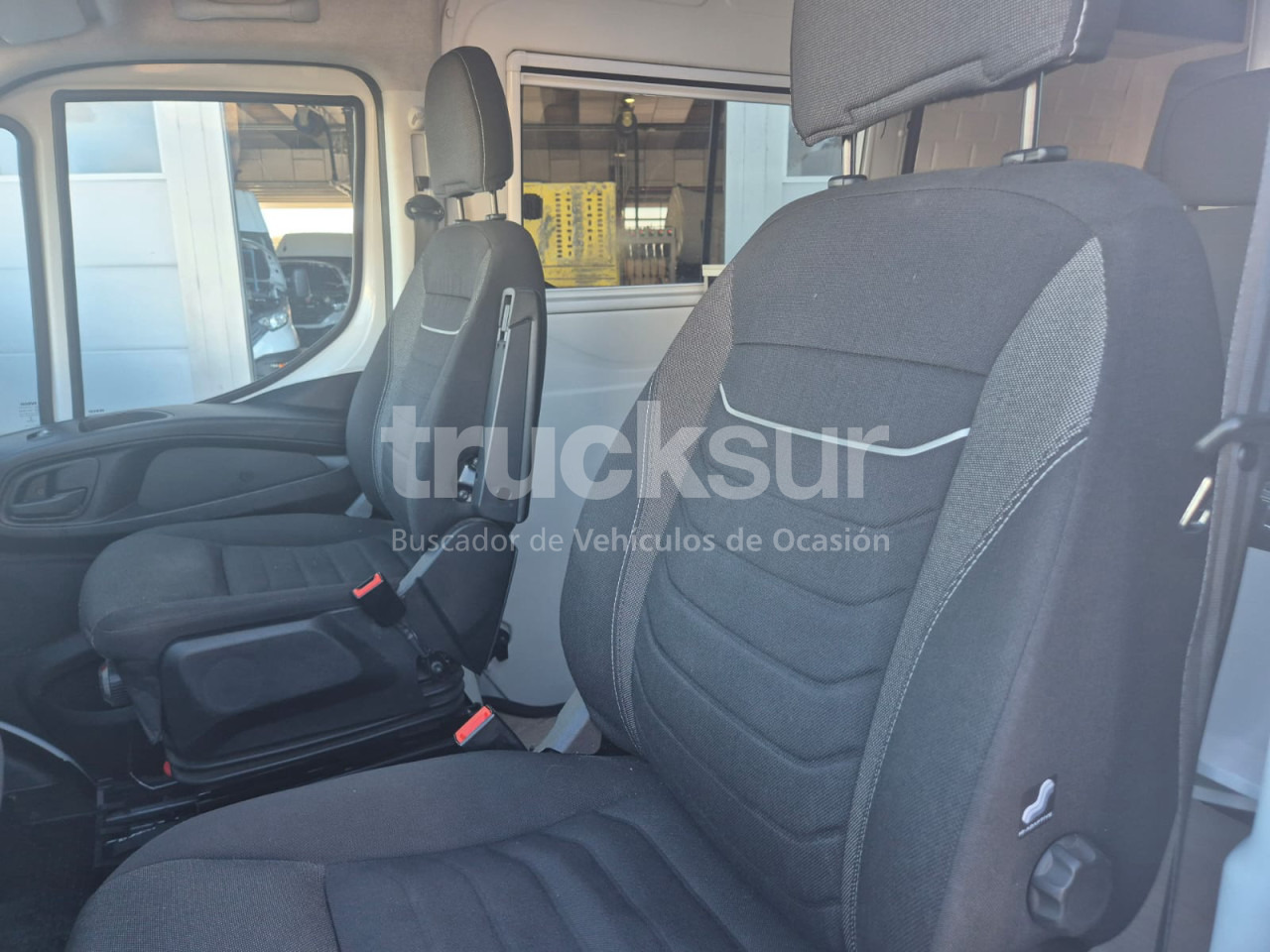 Fourgon grand volume IVECO 35S16 CAMPER: photos 8