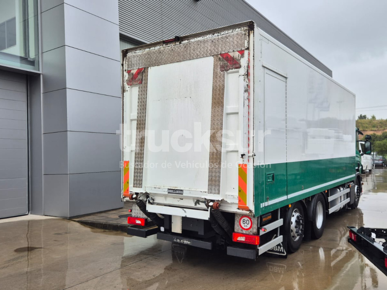SCANIA P320.26 ejes 6x2*4 - Camion fourgon: photos 3 SCANIA P320.26 ejes 6x2*4 - Camion fourgon: photos 3