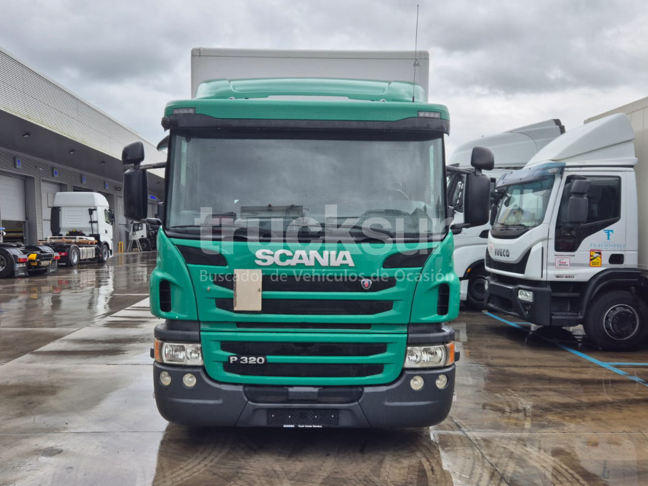 SCANIA P320.26 ejes 6x2*4 - Camion fourgon: photos 5 SCANIA P320.26 ejes 6x2*4 - Camion fourgon: photos 5