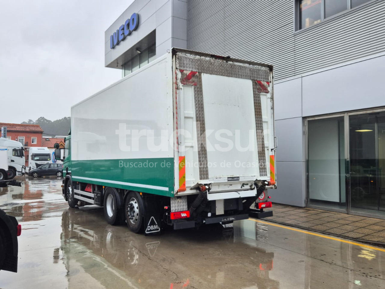 SCANIA P320.26 ejes 6x2*4 - Camion fourgon: photos 4 SCANIA P320.26 ejes 6x2*4 - Camion fourgon: photos 4