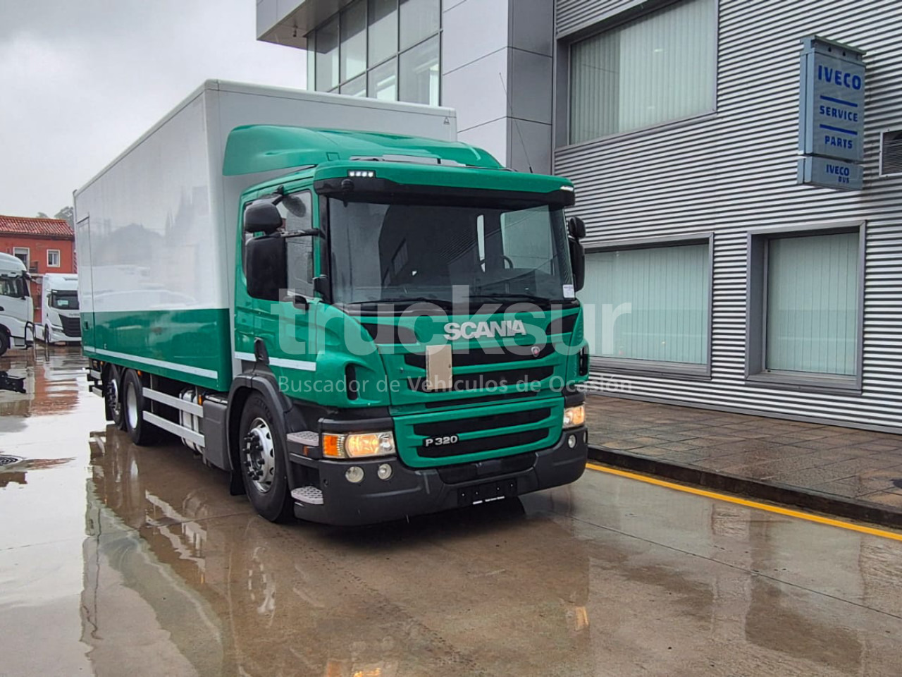 SCANIA P320.26 ejes 6x2*4 - Camion fourgon: photos 2 SCANIA P320.26 ejes 6x2*4 - Camion fourgon: photos 2