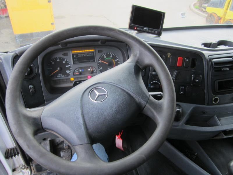 Photo d'intérieur 1: Camion benne Mercedes AXOR 3236